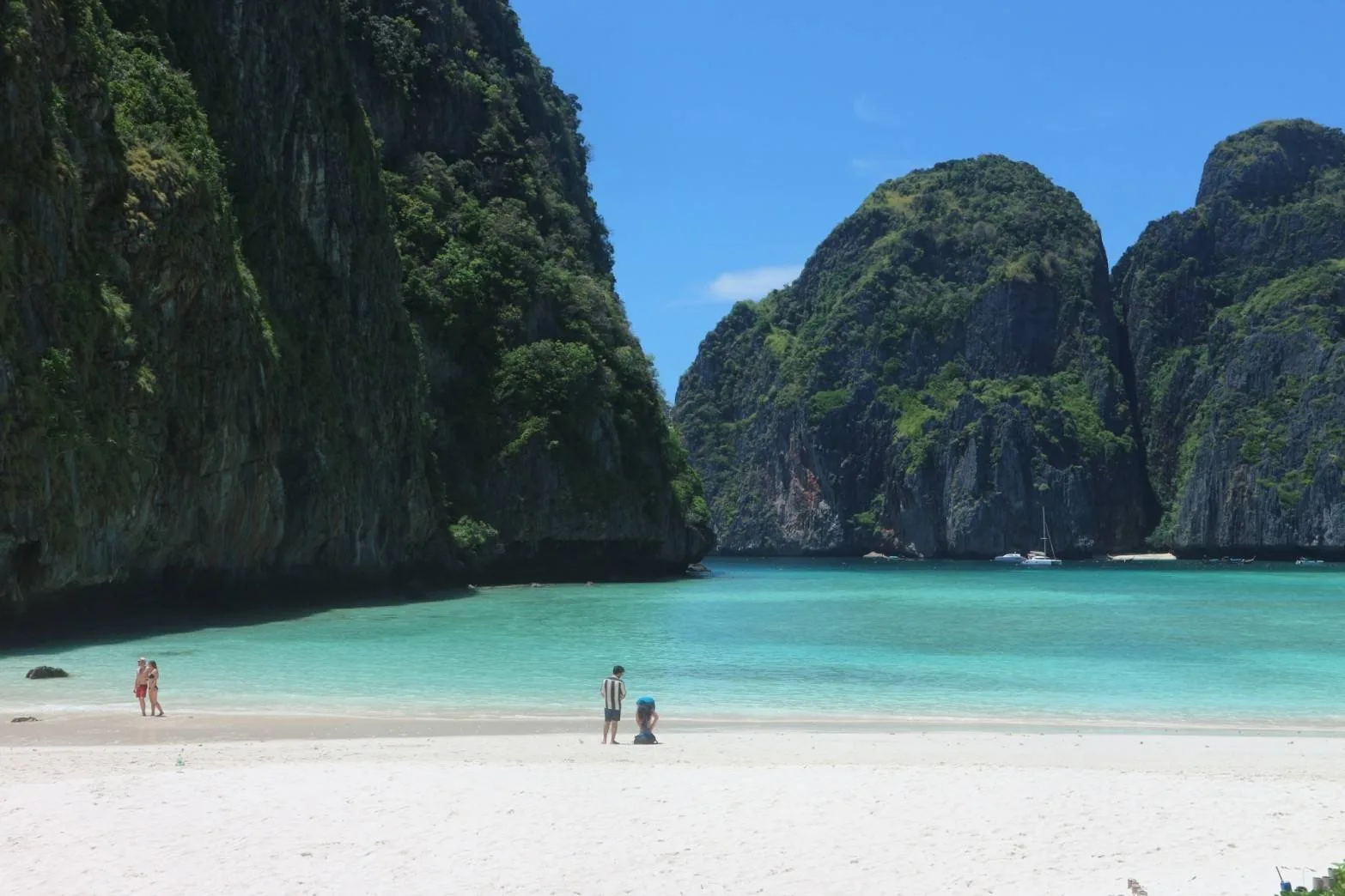 Speedboat tour to Phi Phi Island, Maya Bay, and Khai Island by YoPhuket, a one-day trip.