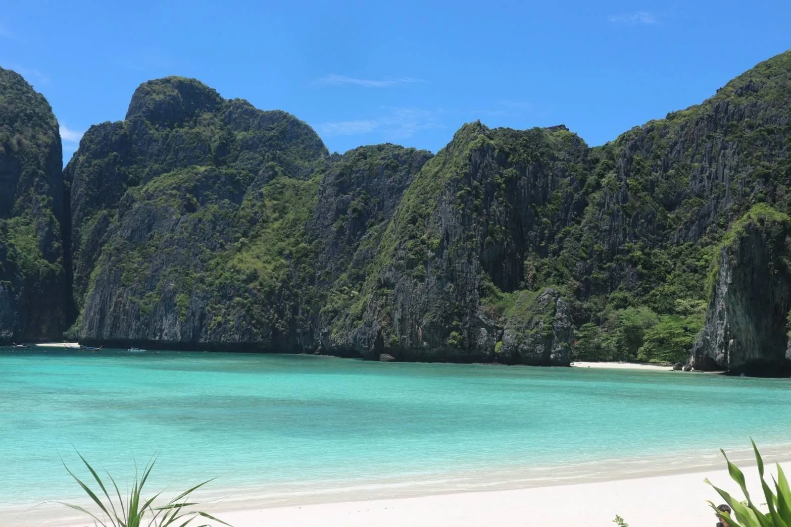 Speedboat tour to Phi Phi Island, Maya Bay, and Khai Island by YoPhuket, a one-day trip.