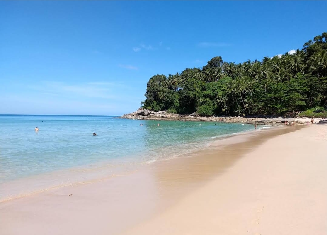 Surin Beach รีวิวชายหาดภูเก็ต | น้ำใส ทรายขาว