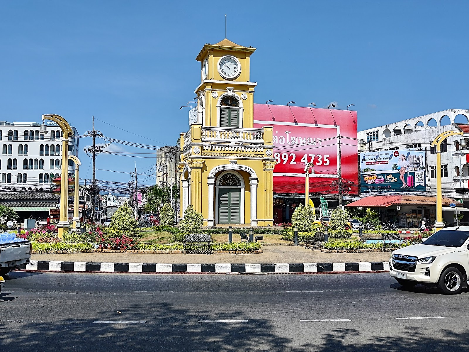 หอนาฬิกาภูเก็ต วงเวียนซุรินทร์ | สัญลักษณ์เมืองเก่าที่ต้องแวะ