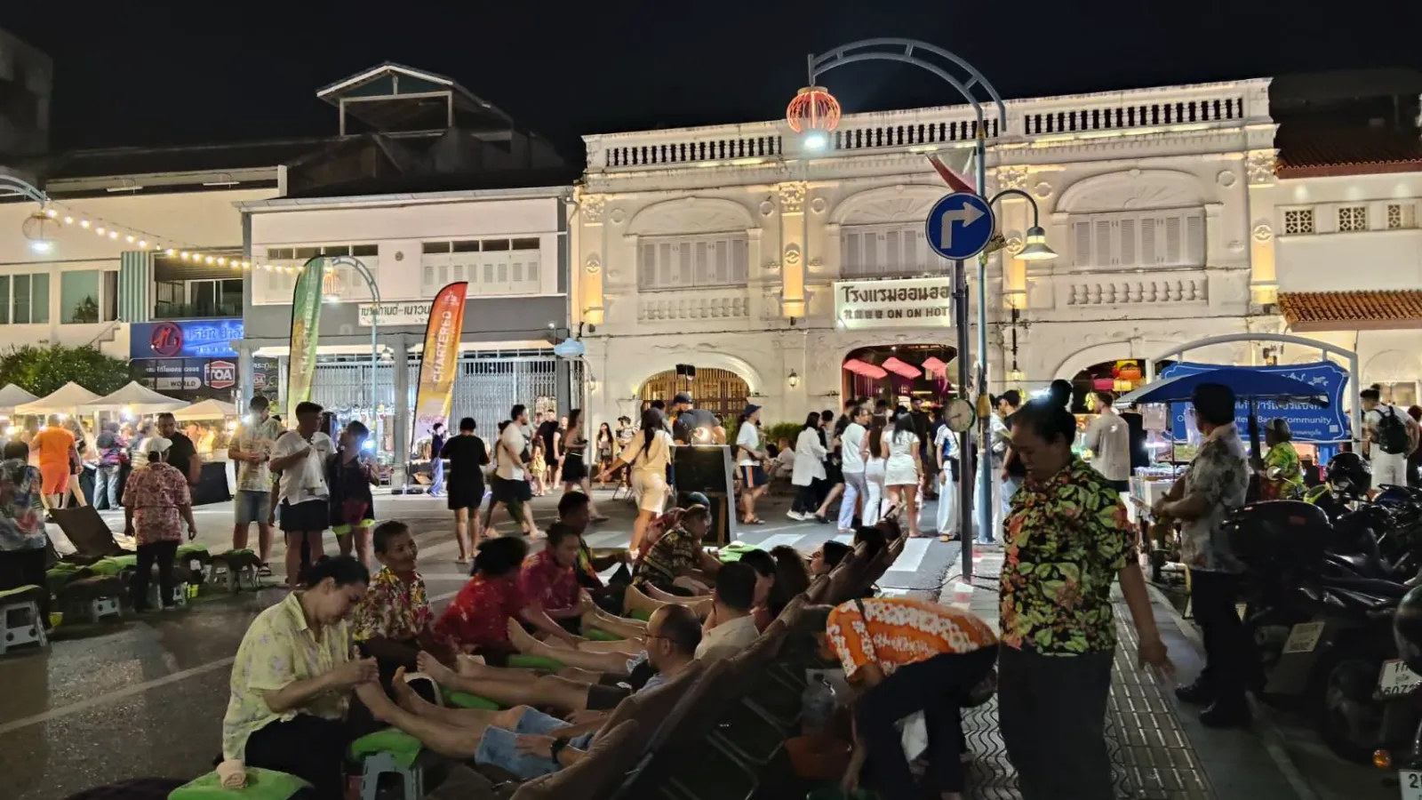 ถนนคนเดินชาร์เตอร์ ภูเก็ต Old Town เดินเล่น ชิมอาหาร ช้อปปิ้ง