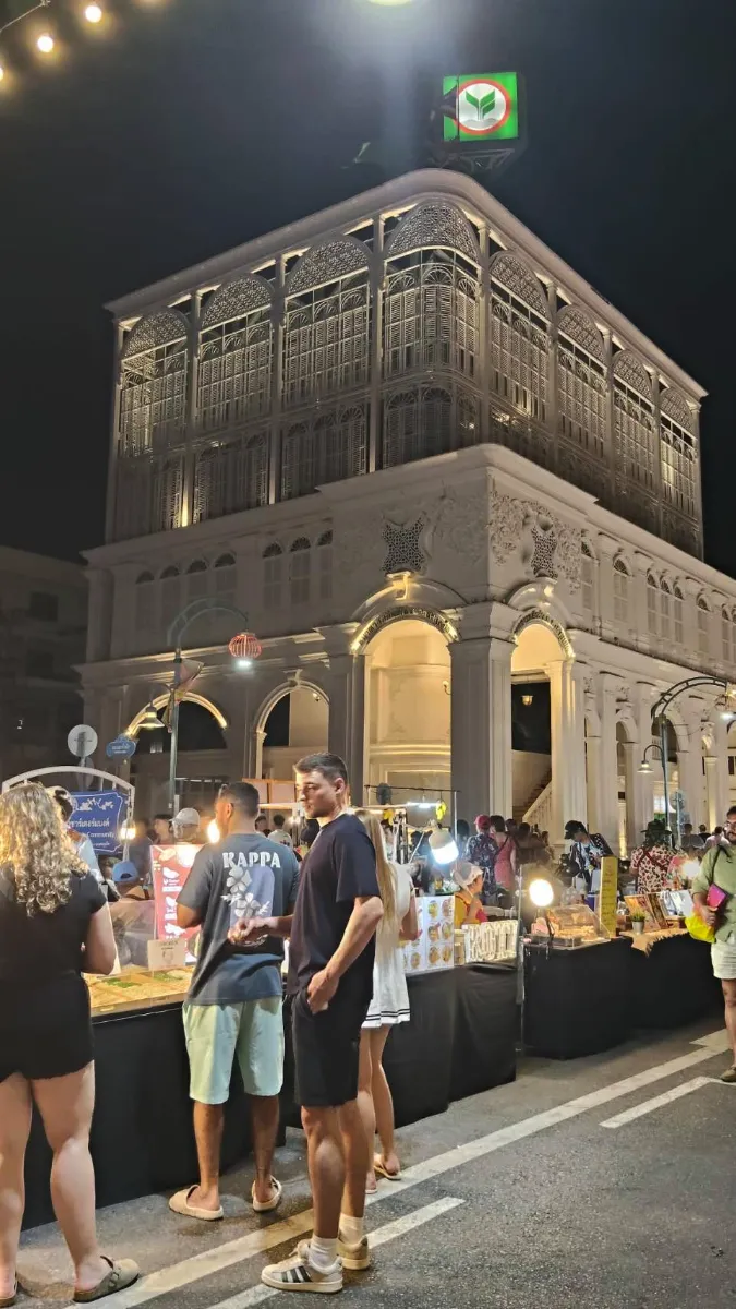 ถนนคนเดินชาร์เตอร์ ภูเก็ต Old Town เดินเล่น ชิมอาหาร ช้อปปิ้ง