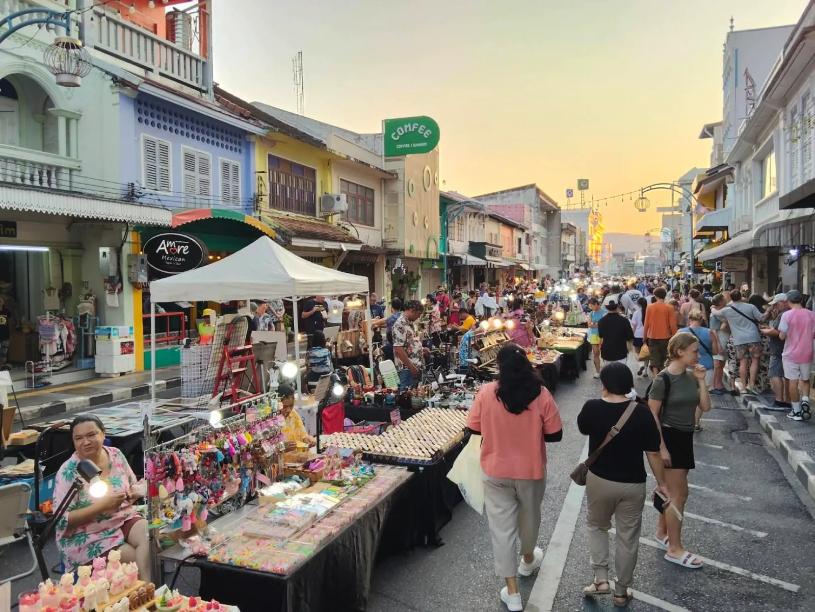 ถนนคนเดินชาร์เตอร์ ภูเก็ต Old Town เดินเล่น ชิมอาหาร ช้อปปิ้ง