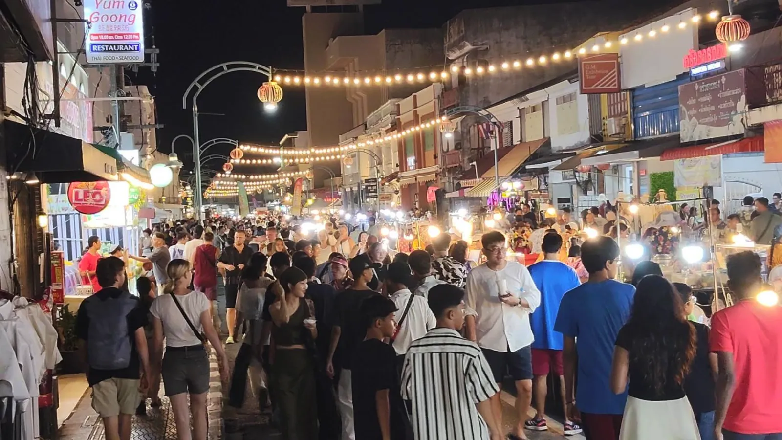 ถนนคนเดินชาร์เตอร์ ภูเก็ต Old Town เดินเล่น ชิมอาหาร ช้อปปิ้ง