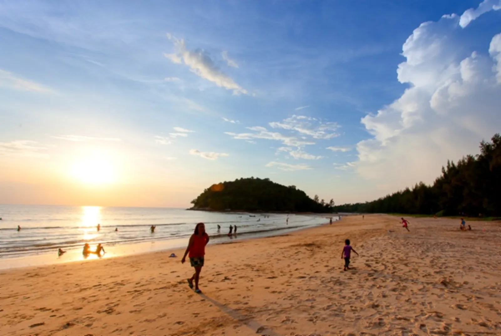 หาดลายัน ภูเก็ต หาดเงียบสงบ วิวสวย ใกล้บางเทา