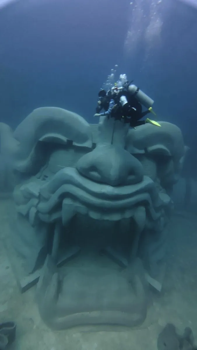 มหัศจรรย์ประติมากรรมใต้ท้องทะเล (The Magic of the Saved Underwater World) ณ เกาะราชาใหญ่