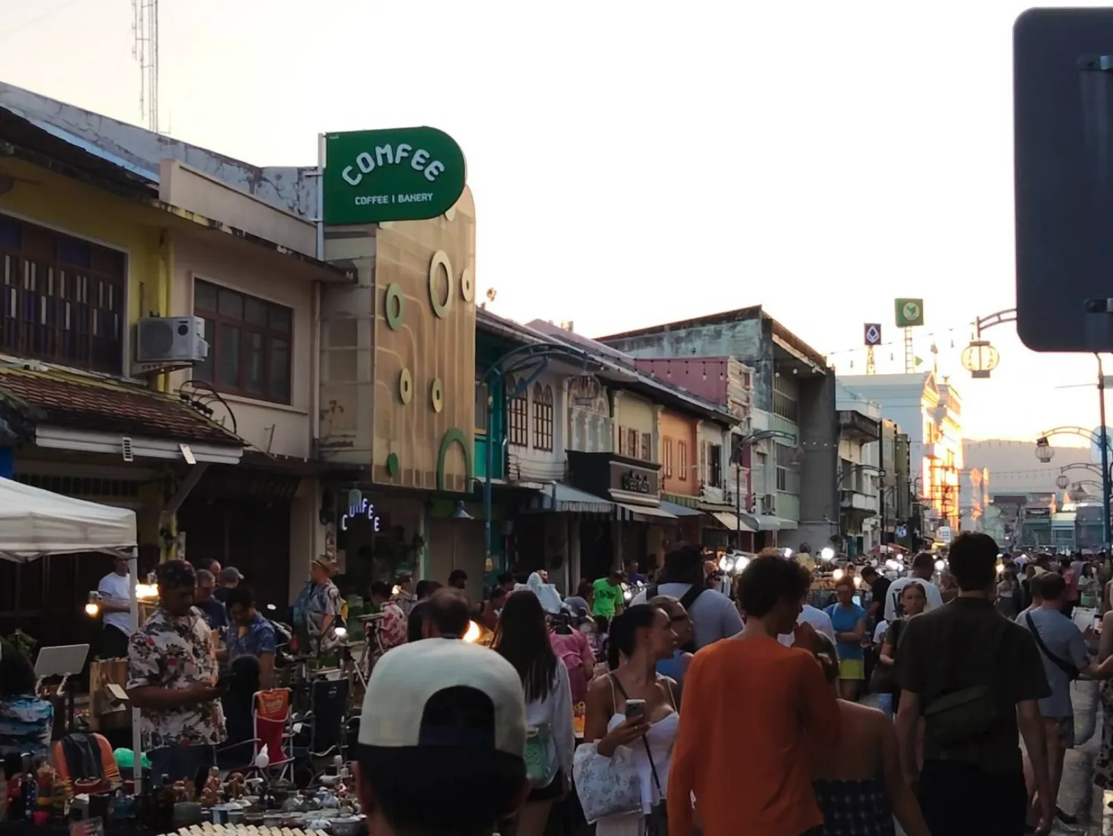 ถนนคนเดินชาร์เตอร์ ภูเก็ต Old Town เดินเล่น ชิมอาหาร ช้อปปิ้ง