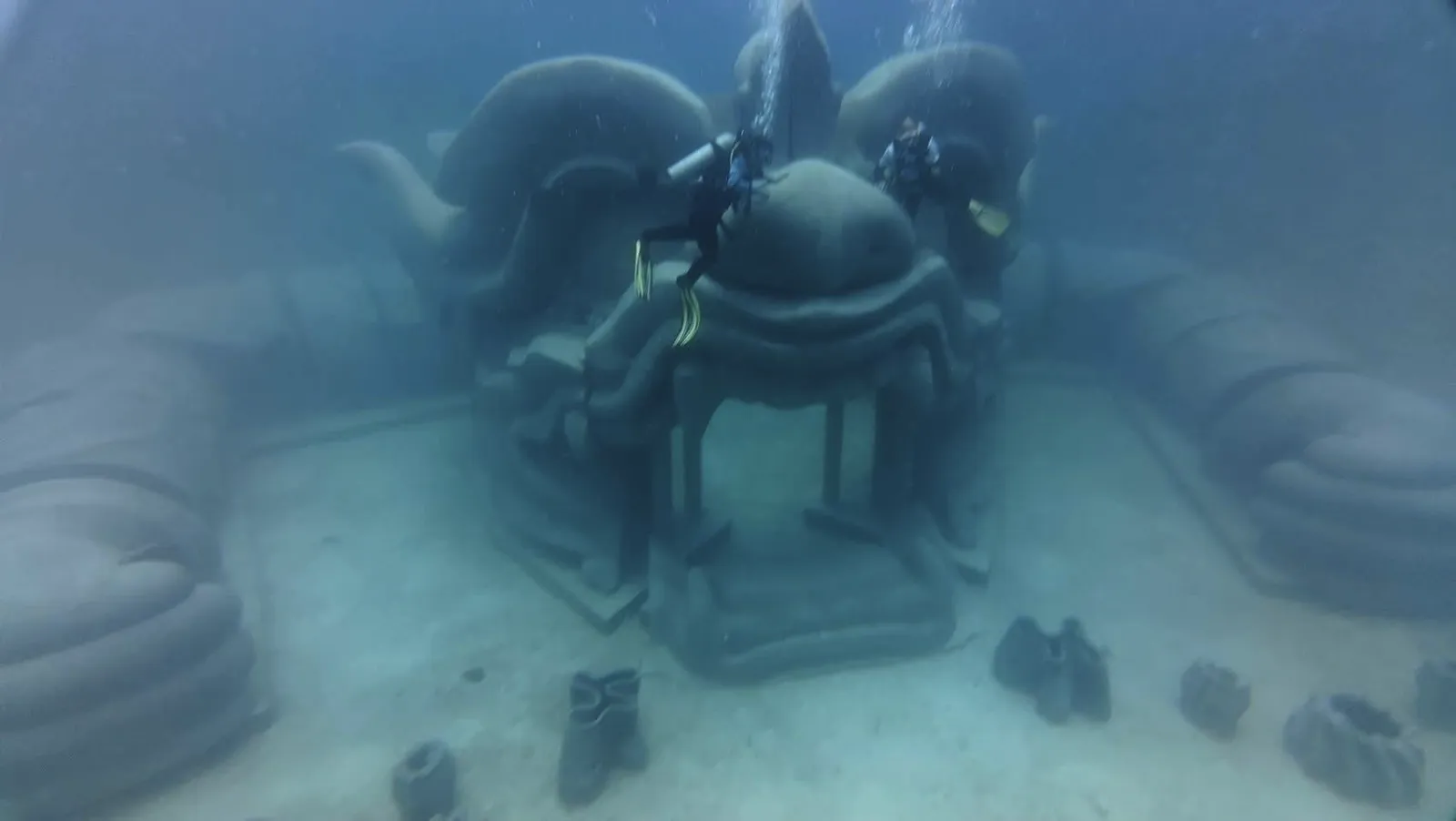 มหัศจรรย์ประติมากรรมใต้ท้องทะเล (The Magic of the Saved Underwater World) ณ เกาะราชาใหญ่