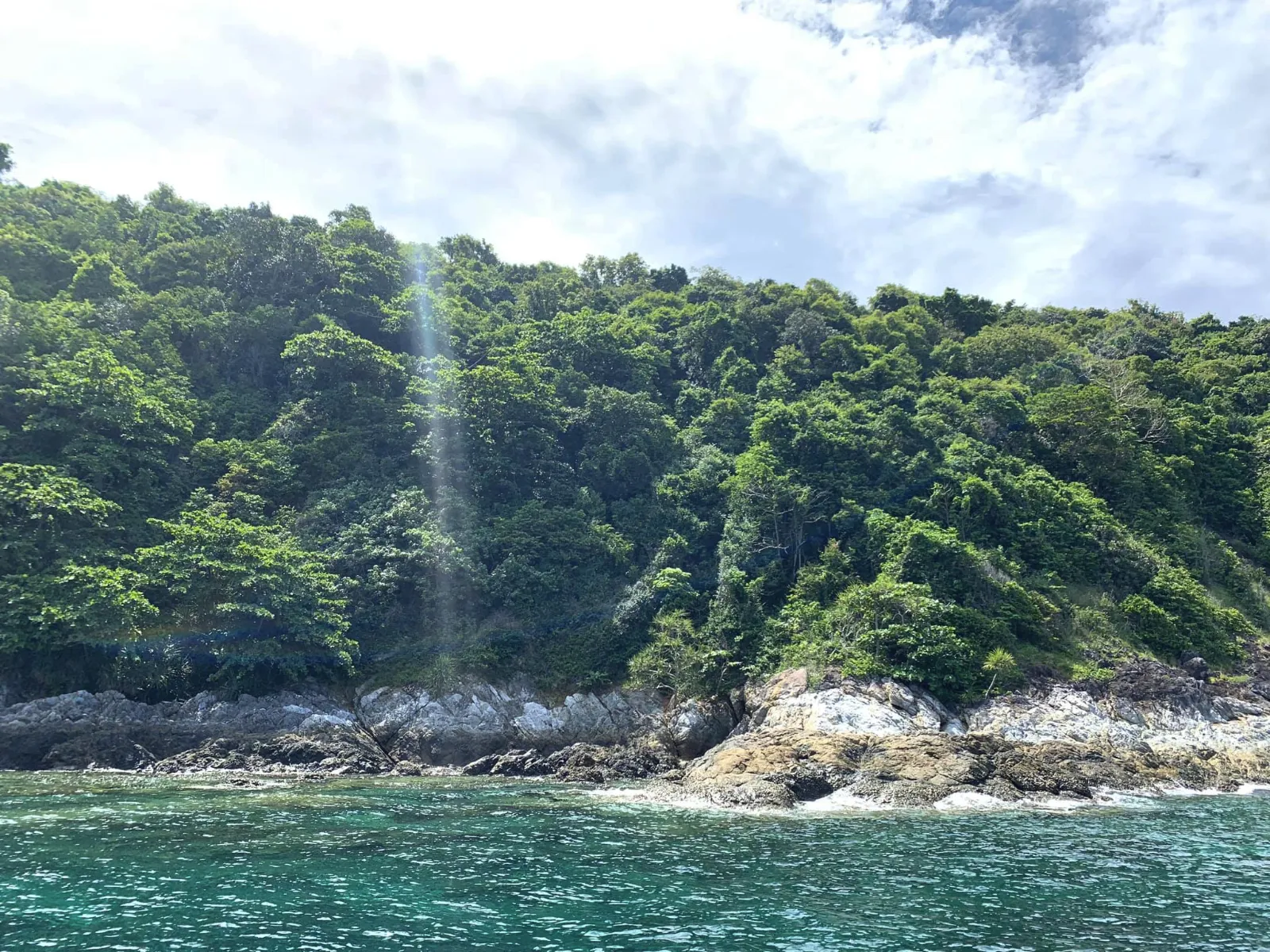 เกาะราชาใหญ่ ภูเก็ต รีวิวทะเลใส น้ำสีมรกต ดำน้ำสวยระดับโลก