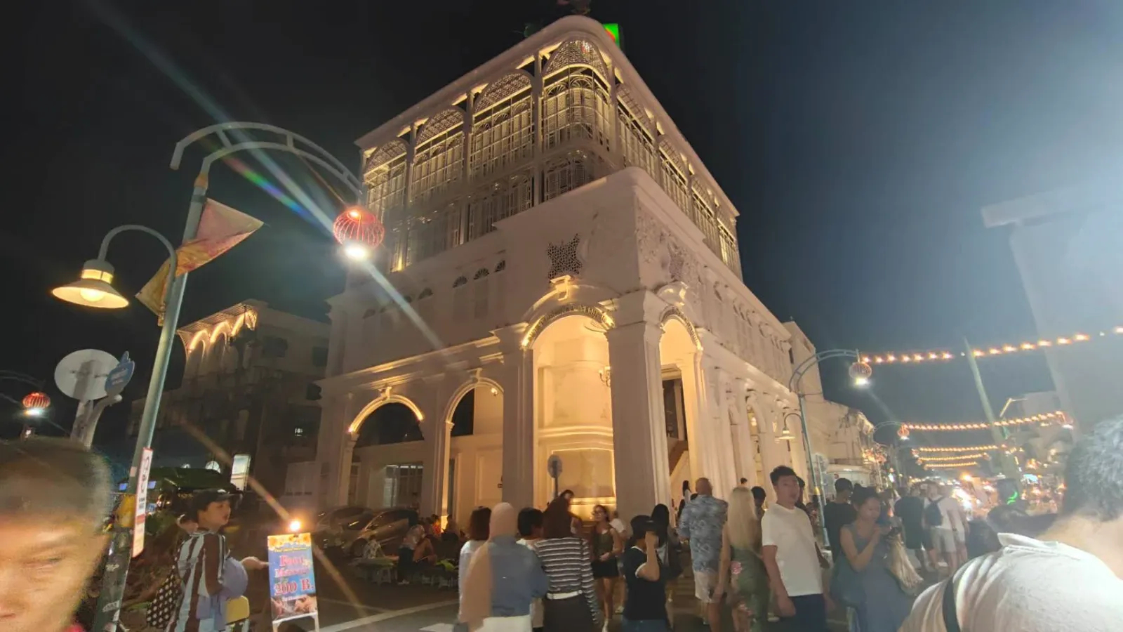 ถนนคนเดินชาร์เตอร์ ภูเก็ต Old Town เดินเล่น ชิมอาหาร ช้อปปิ้ง