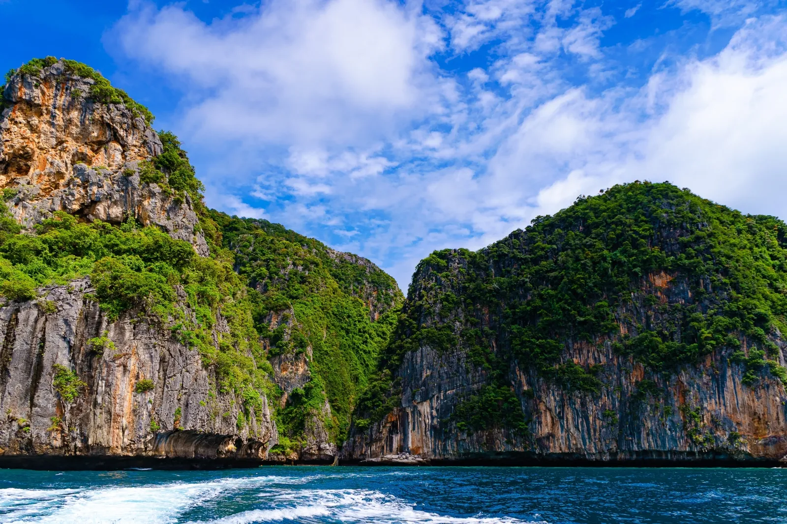 หมู่เกาะพีพี อ่าวมาหยา รีวิวทะเลสวยระดับโลก น้ำใส หาดขาว ภูเก็ต