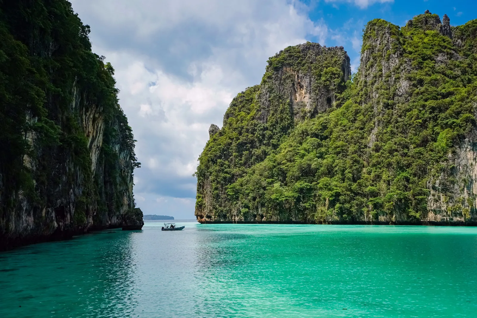 หมู่เกาะพีพี อ่าวมาหยา รีวิวทะเลสวยระดับโลก น้ำใส หาดขาว ภูเก็ต