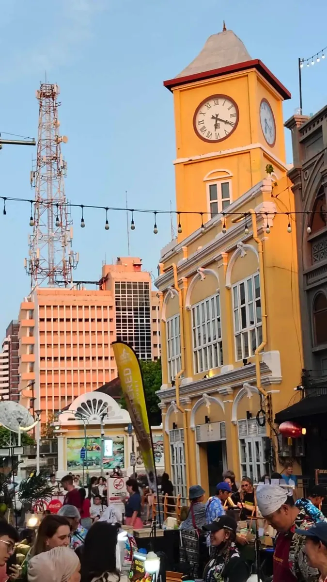 ถนนคนเดินชาร์เตอร์ ภูเก็ต Old Town เดินเล่น ชิมอาหาร ช้อปปิ้ง